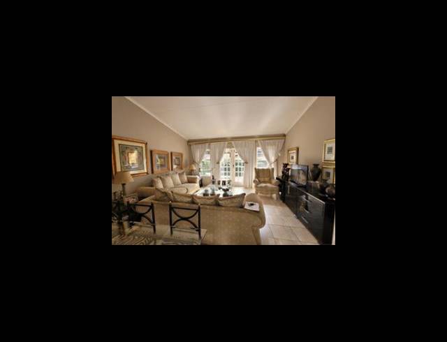 3 BEDROOM TOWNHOUSE FOR SALE IN VANDERBIJLPARK SW 5